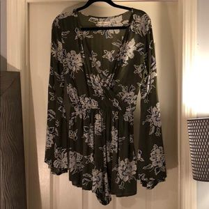 Floral print flowy romper